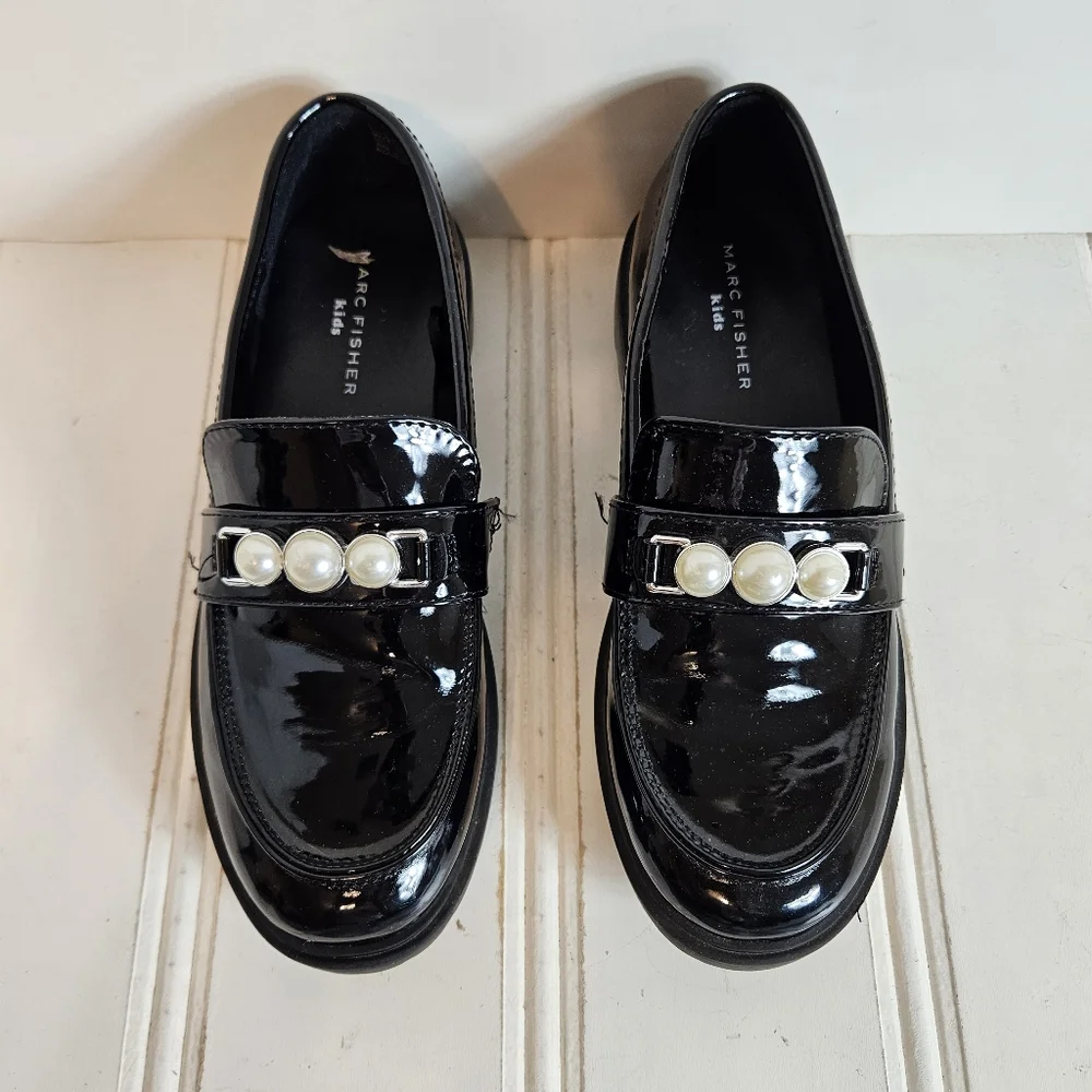 Marc Fisher Girls Loafers Kids Size 3 Black Patent Pearl Band Lug Sole